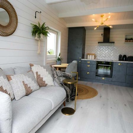The Paddocks Cabin - Stylish, Cozy & Private Killarney Luaran gambar